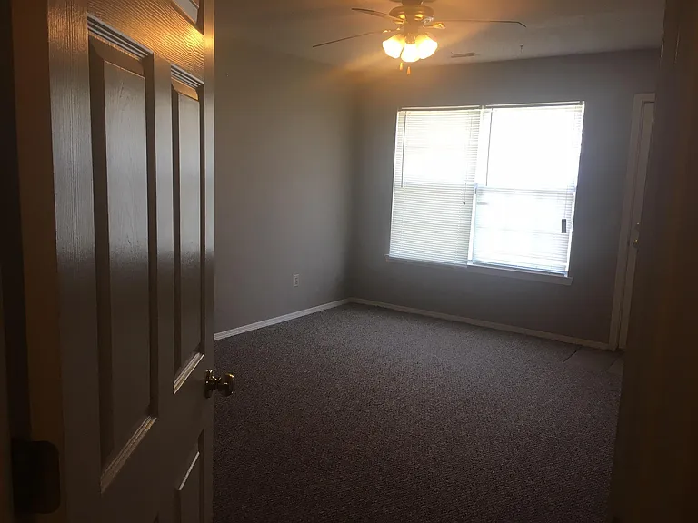 5805B Sara St — Photo 7