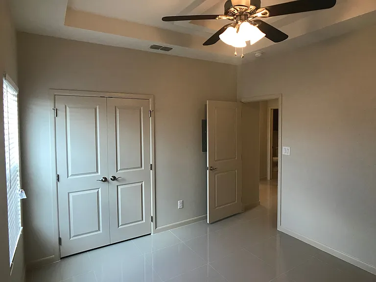 401 Newport Ave — Photo 8