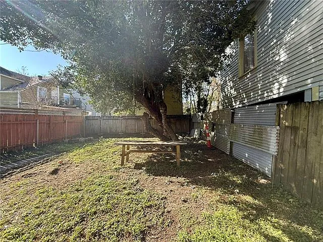 2218 Jena St — Photo 15