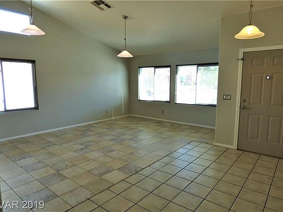 4th image of 9536 Glengarry Dr