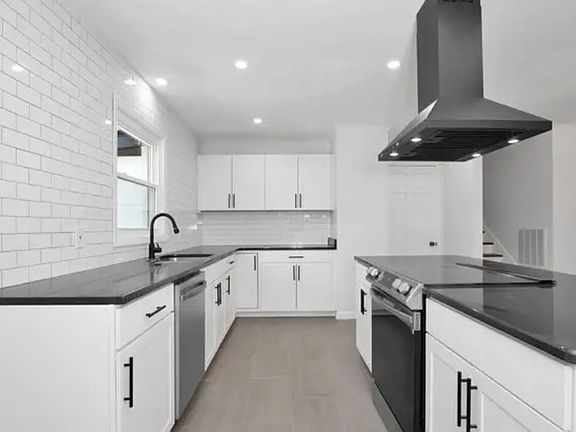 4th image of 2710 Fordham Dr