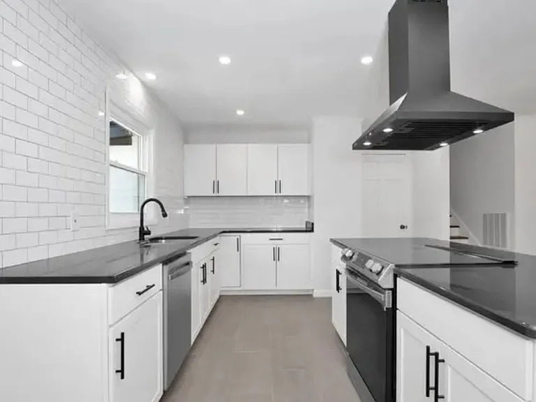 2710 Fordham Dr — Photo 4