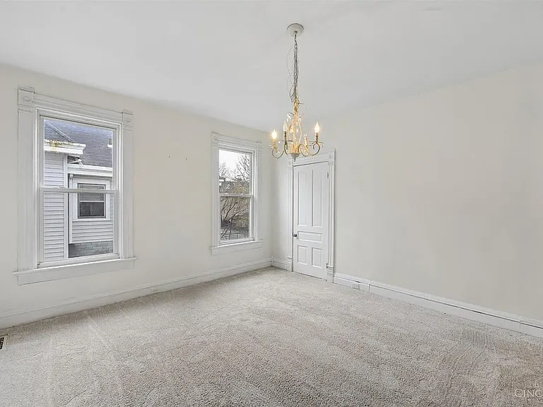 1723 Kinney Ave — Photo 21