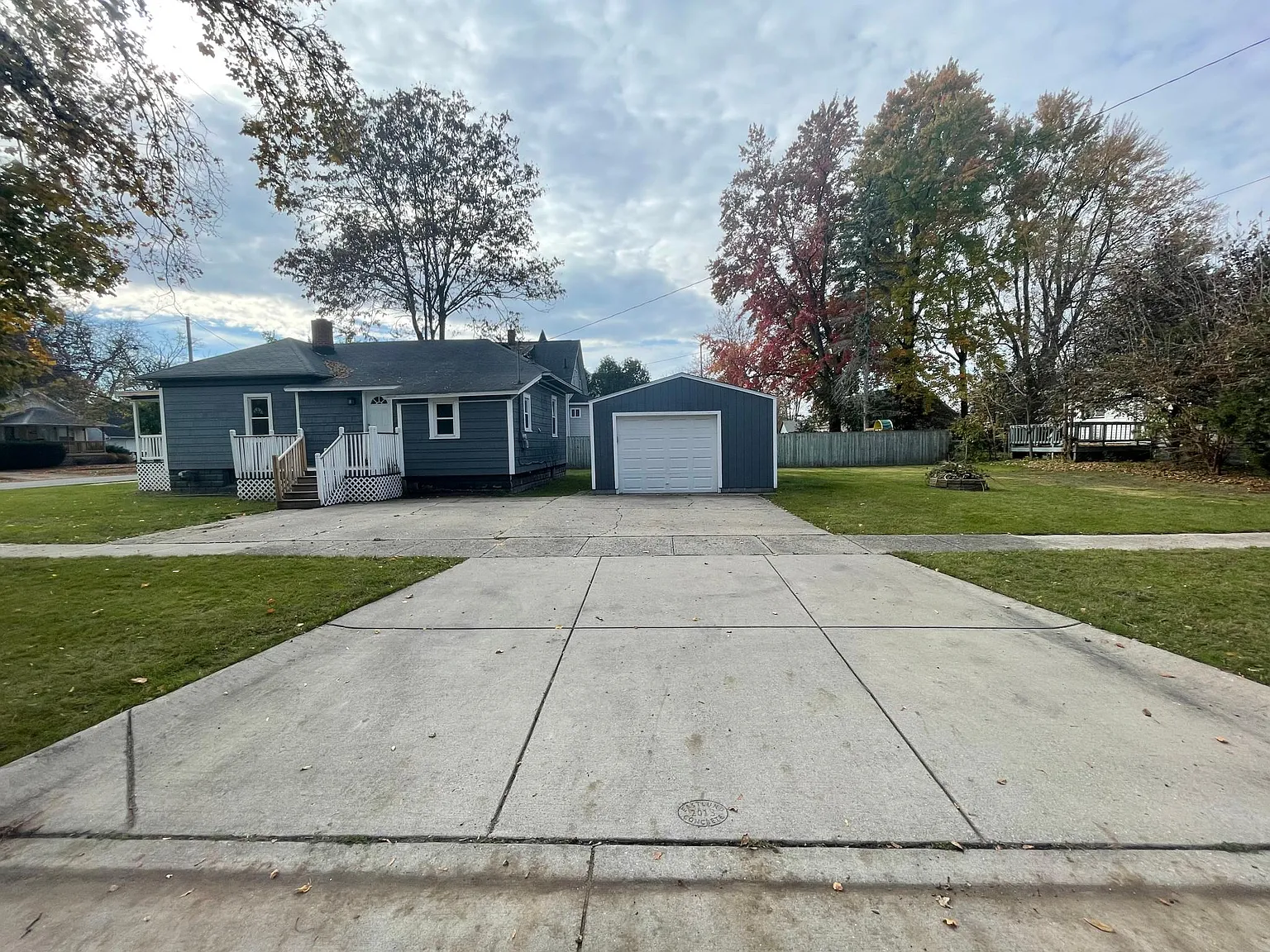 613 Gordon St — Photo 3