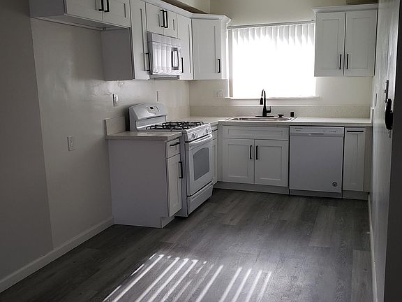 2nd image of 5150 Woodman Ave #8