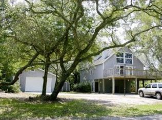 207 6th St S, Carolina Beach, NC 28428