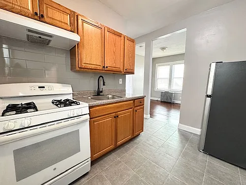 170 Bellevue St #1R Photo 1