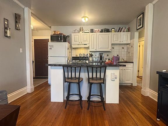4th image of 98 Strathmore Rd APT 5