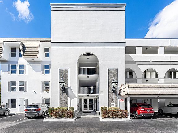 4th image of 800 E Camino Real #409