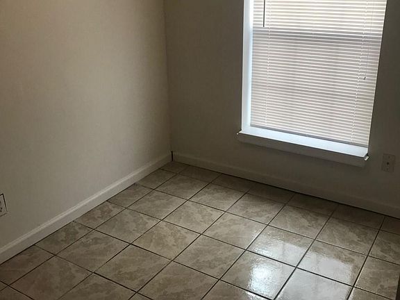 4th image of 706 NW 10th Ave #B