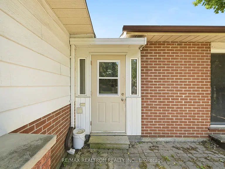 13 Springdale Dr #LOWER — Photo 19