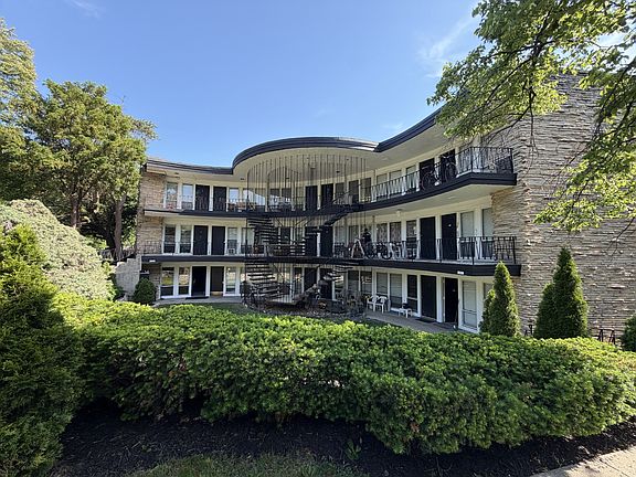 2nd image of 6901 N Ridge Blvd
