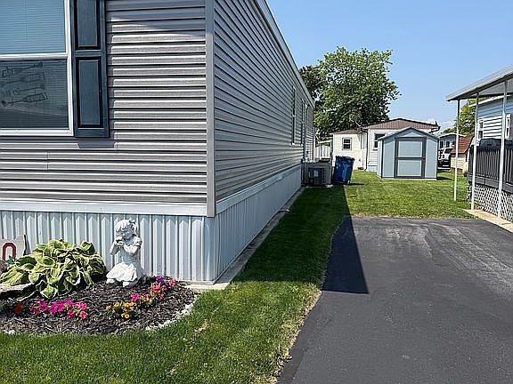 5th image of 33 Castle Dr