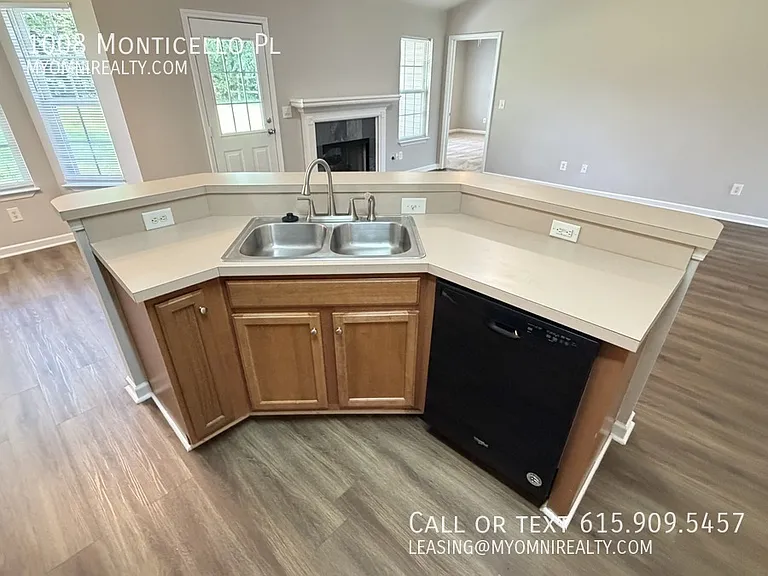 1008 Monticello Pl — Photo 16