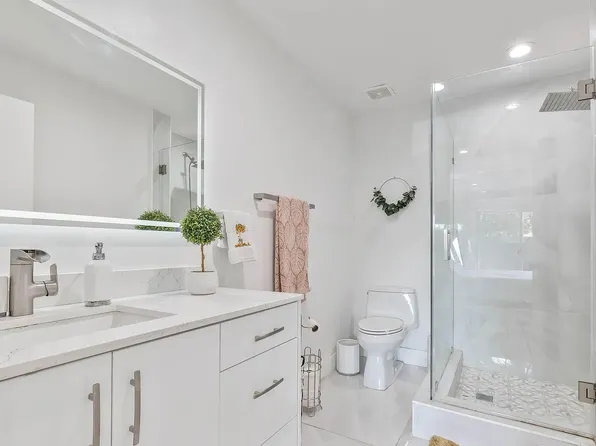 518 Woodgate Cir #E, Sunrise, FL 33326