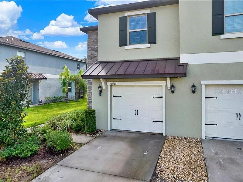 3 bed, 2.5 bath, 1787 sqft, $2,095 — Photo 2