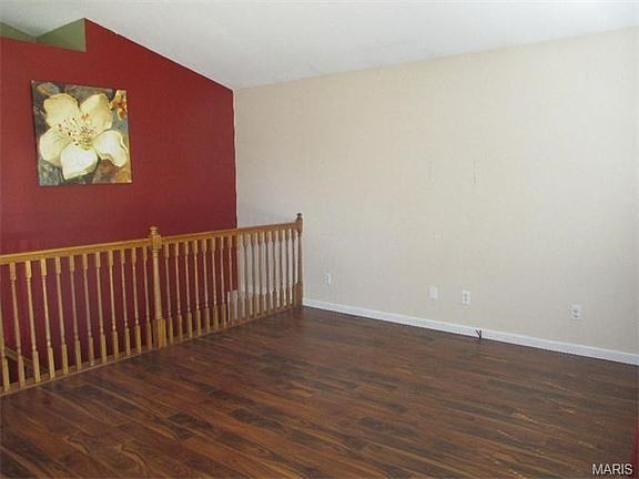 3rd image of 1203 Hawthorn Ct