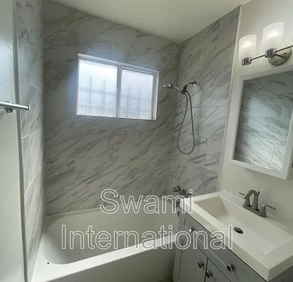 1303 W 107th St — Photo 21