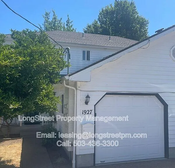 1927 NW Highland Dr — Photo 4