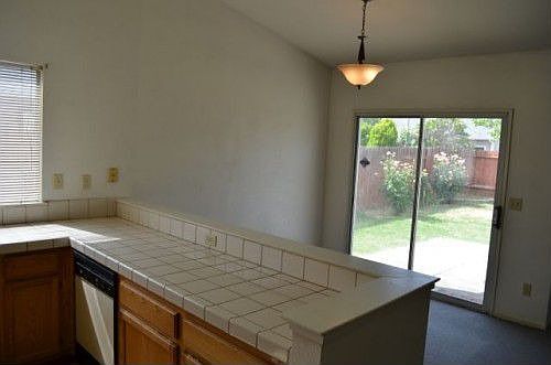 5th image of 6 Lauderdale Ct