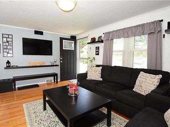 5th image of 2644 Eldridge Ave
