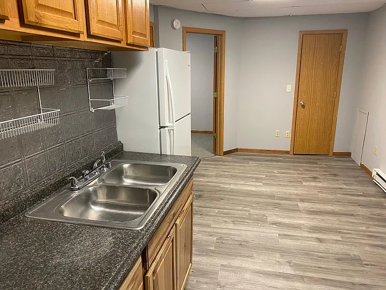 421 1st Ave E #10 — Photo 2