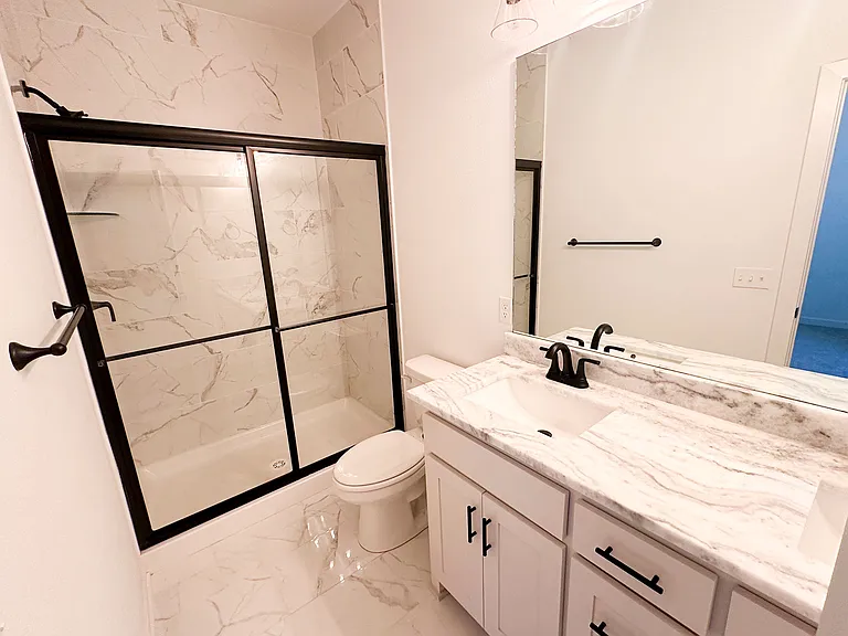 933 W Holly St — Photo 15