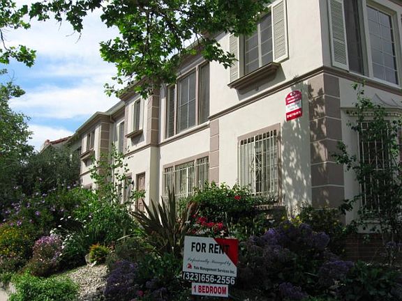 5th image of 187 N Sycamore Ave #187