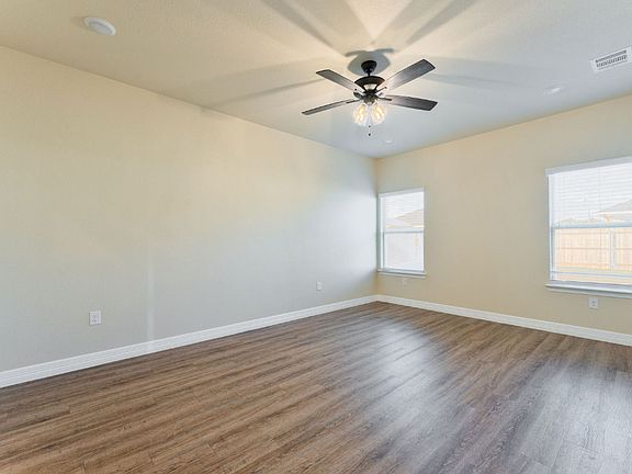 4th image of 1016 Campbelton Dr