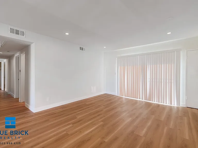 5415 Corteen Pl #22 — Photo 8