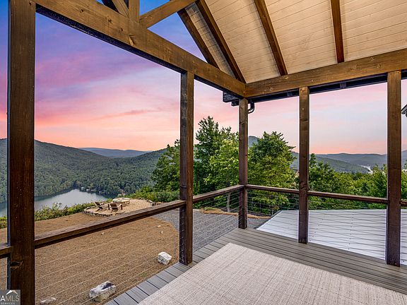 4th image of 714 Sonya Rd