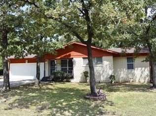 7129 Robinhood Ln, Fort Worth, TX 76112