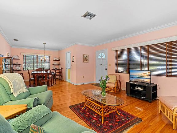 5th image of 293 NE 105th St