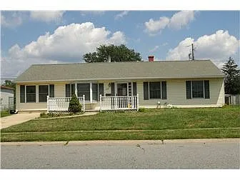 1002 Birchwood Dr photo 1