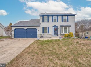 11 Devonshire Ct, Sicklerville, NJ 08081