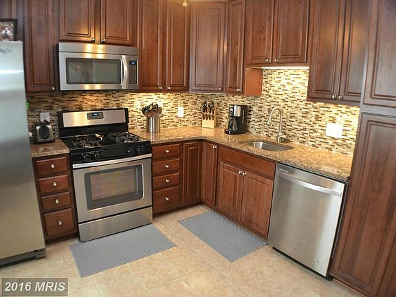 Gourmet Kitchen with It All