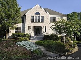 8 Domidion Ct, Middletown, NJ 07748