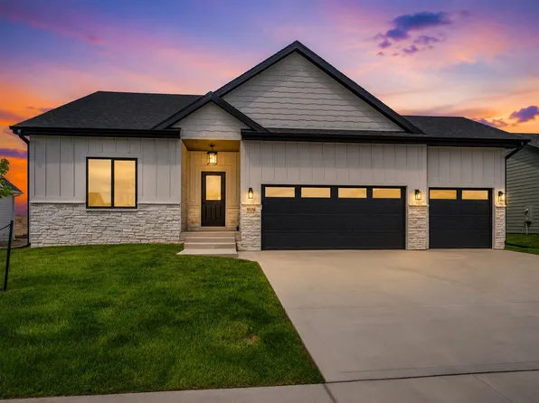 1570 NW Parkside Ln, Waukee, IA 50263