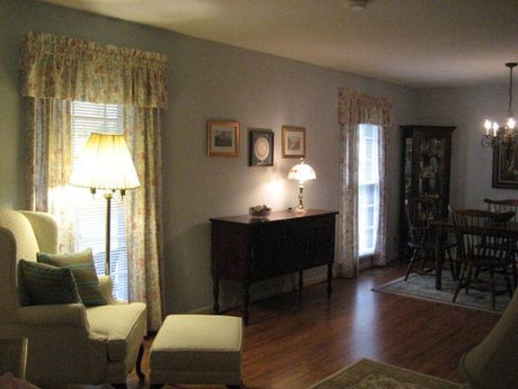 3rd image of 854 Forest Hills Dr
