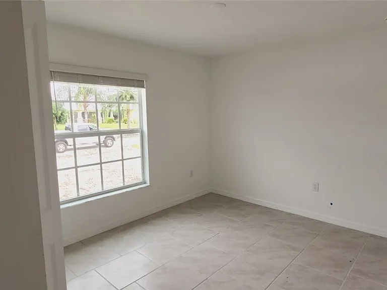 Progress Ave — Photo 16