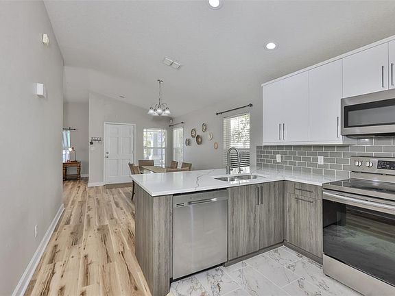 5th image of 2331 W Chestnut St