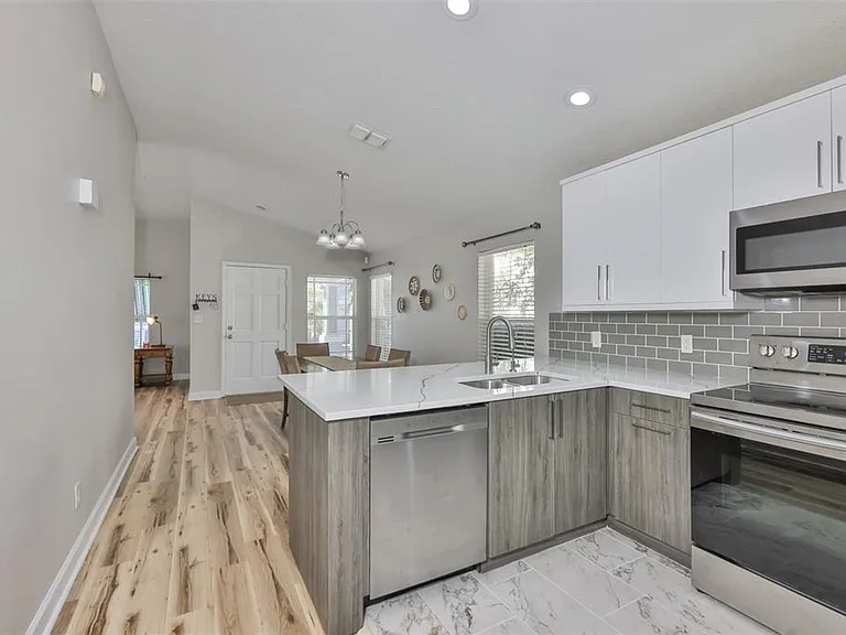 2331 W Chestnut St — Photo 12