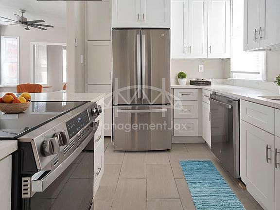 3rd image of 1625 Boulevard