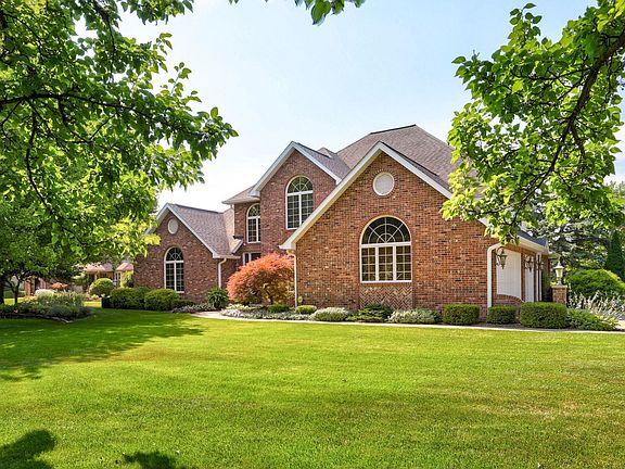 2nd image of 709 Meadow Ln