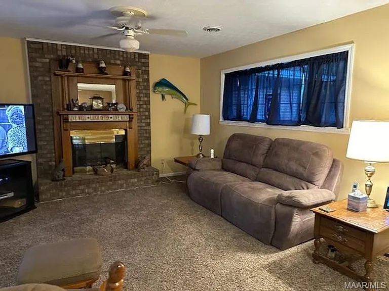 817 Dumont Dr — Photo 3