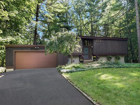3rd image of 2216 Kaukauna Ct