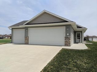 240 Golden Bear Ln, Zumbrota, MN 55992