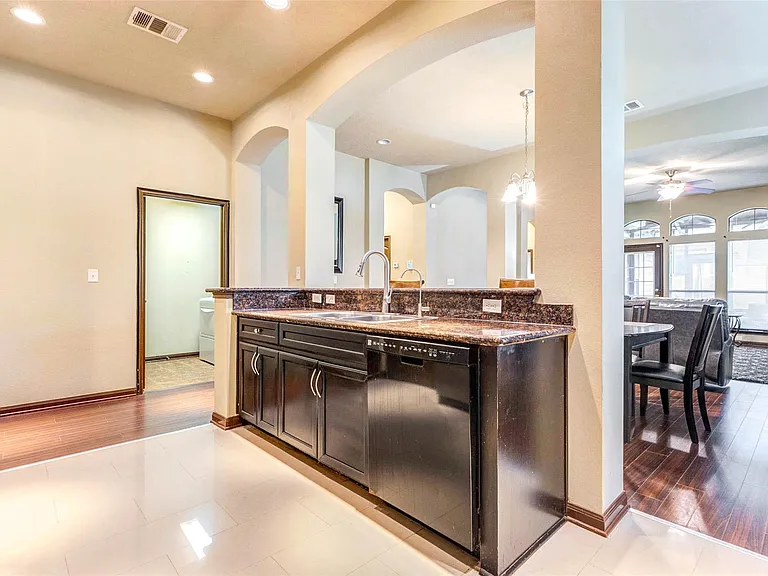 940 Oak Lynn Dr — Photo 7