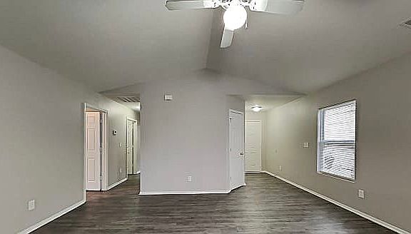 4th image of 961 Willow Creek Dr