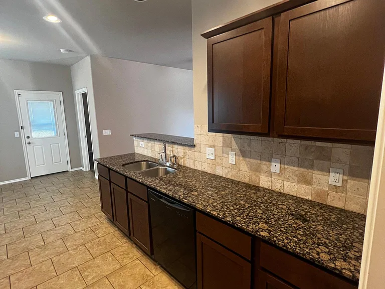 2921 Thompson Farm Ln — Photo 7
